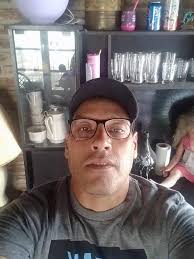 Intentó asesinar a su ex pareja, se fugó y la sigue amenazando