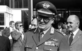 In piazza diaz evento in ricordo del generale carlo alberto dalla chiesa, di sua moglie emanuela setti carraro e dell'agente di scorta . Chi Era Carlo Alberto Dalla Chiesa Il Generale Ucciso Dalla Mafia 38 Anni Fa