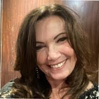 Laura Maready's Instagram, Twitter & Facebook