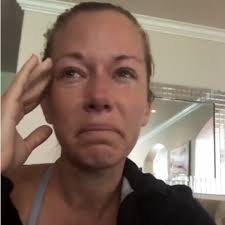 Kendra Wilkinson-Baskett cries during Instagram story while discussing her  divorce from Hank —> https://bit.ly/2GNIigB