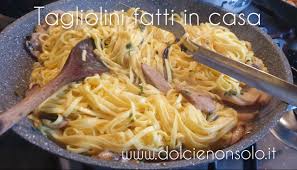 Amici, lo sapete la pasta la adoro in tutti i modi, e ogni tanto mi piace anche farla in casa. Tagliolini All Uovo Fatti In Casa Fatti A Mano Dolci E Non Solo