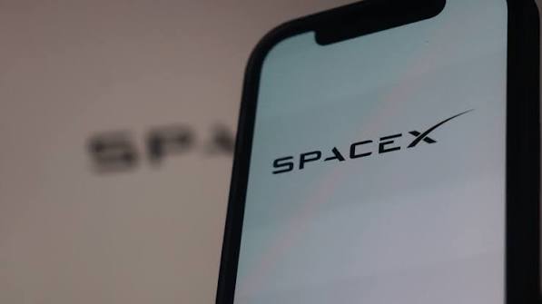 SpaceX Yapay Zeka Destekli Telefon mu Geliştiriyor? İşte Arkasındaki Hikaye