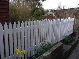 Totally Doing This For The Front Part Of Our Yard Pallet Fence Backyard Fences Fence Landscaping Pallet Fence