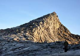 Gempa bumi yang menggoyang negeri bagian yang terletak di utara pulau kalimantan itu menewaskan 11 orang yang sedang mendaki gunung kinabalu. Malaysia Diguncang Gempa 145 Orang Terjebak Di Gunung Kinabalu