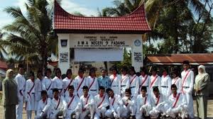 Universitas kristen petra (ukp) merupakan sebuah perguruan tinggi swasta nasional di surabaya yang didirikan pada tahun 1961. Lima Sma Favorit Di Padang Apa Loopers Salah Satu Alumninya Ilmupedia Co Id