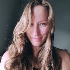 Can babies have applesauce at 8 months?