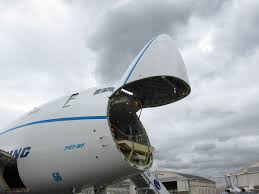 The boeing 747 8 intercontinental on the other hand has the forward insertion of 4.1 metres placed forward of the wing root taking in the upstairs bubble. File Nose Cargo Door Of Boeing 747 8f Jpg Wikimedia Commons