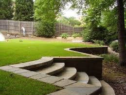 Trendehouse Trending Interior And Exterior Decor Backyard Retaining Walls Sloped Backyard Front Yard Landscaping