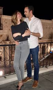 Demet şener nikahtan kareleri sosyal medya hesabından takipçileriyle paylaştı. Cenk Kupeli Ve Demet Sener Ask Sarhosu Iste Son Fotograflar Elmaelma