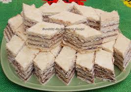Reteta este aceeasi cu crema de unt , am facut doar o portie, care e de ajuns pentru a o aplica pe doua foi de tort de 24 de cm. Prajitura Cu Foi Si Crema Fiarta De Cacao BunÄtÄÈi Din BucÄtÄria GicuÈei
