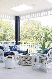 10 Lessons To Learn From This Stunning Hamptons Transformation Hamptons Style Living Room Hamptons Style Homes Best Outdoor Furniture