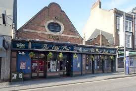 Known for its bustling evenings and fun atmosphere, it serves a vast range of alcohol and meals. The Last Post Southend On Sea Hotels J D Wetherspoon