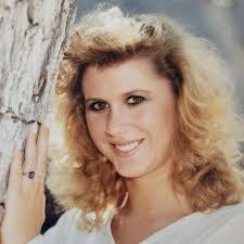 Julie Steeves's Instagram, Twitter & Facebook