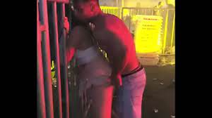 Metendo na amiga no baile funk - XVIDEOS.COM