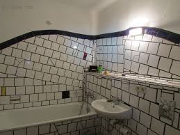 Hundertwasser was a visionary artist who promoted a life that is in harmony with the nature through his art. Zu Besuch Bei Hundertwasser Mit Wanderlust Und Rucksack Durch Die Welt