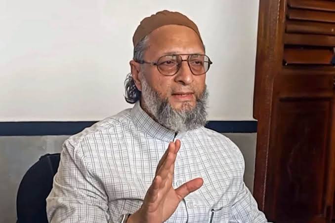 हम SIR के खिलाफ नहीं, बशर्ते... चुनाव आयोग से मुलाकात कर बोले ओवैसी, क्या बिखर गया विपक्ष? - News18 हिंदी