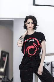 Andrea delogu è una conduttrice televisiva, conduttrice radiofonica e scrittrice italiana. Andrea Delogu For Lovyfighters Capelli Foto