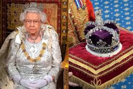 Brexit, buckingham palace al lavoro per tenere la regina fuori dalle polemiche. La Regina Elisabetta Ii Non Indossa La Corona Imperiale E La Prima Volta Che Infrange L Etichetta