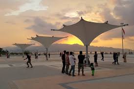 Alamat rute pantai manakarra, gambar: Cerita Pelesiran Di Pantai Tak Berpasir Manakarra Republika Online