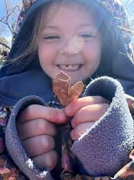 My daughter found a leaf heart, and she was so excited❤️