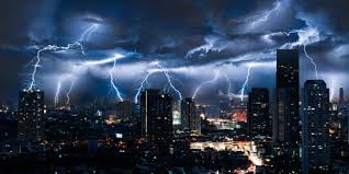 La descarga de un rayo sobre un árbol fue el causante del trágico suceso. Tormentas Electricas Tipos Consecuencias Y Caracteristicas