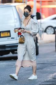 By sveni feb 3, 2021 the beautiful katie holmes is always the talk of the town for her looks and beauty. Katie Holmes Is Ready For Spring In Nyc