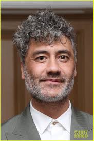 Thomasin McKenzie & Roman Griffin Davis Do Their Reading at 'Jojo Rabbit'  Screening!: Photo 1267695