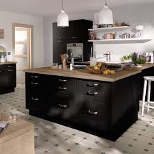 Désignée comme la pièce maîtresse de la maison, la cuisine doit souvent conjuguer pratique et design. Cuisine Noire Kadral Cooke Lewis Meuble Cuisine Cuisine Noire Cuisine Noire Et Bois