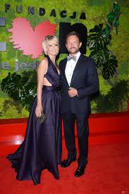 Zakochani wychowują razem troje dzieci: Slub Cezarego I Edyty Pazury Zdjecia