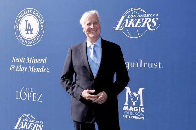 Will Mark Walter's Dodgers success translate with the Lakers? - Yahoo Sports
