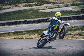 Husqvarna rider rc 320 ts awd mit 2 zylinder briggs und stratton motor mit effektiver leis. Husqvarna Motorcycles 701 Supermoto And 701 Enduro 2020 Models Hit Dealer Floors Husqvarna Motorcycles