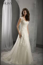 Kleid aus schwerer perlenspitze und weichem tüll. Neubaugasse 2 Mezzanin 1070 Wien Brautkleid Braut Brautmode Hochzeitsmode Hochzeitskleid Hochzeit Brautk Brautkleid Spitze Kleider Hochzeit Brautmode