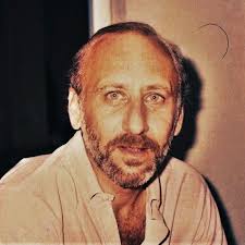 98-year-old George Antoniou enjoys reading The Greek Herald every day! 🗞️  What a legend 👏💙