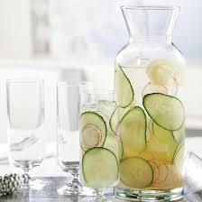 Recette De Sangria Blanche Petillante Coup De Pouce Cocktails Cucumber Cooking Recipes