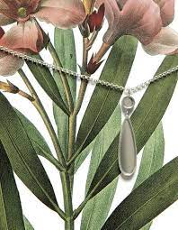 S'entame une fiévreuse collection de pièces artisanales des quatre coins du monde. Agnes De Verneuil Not Just A Label