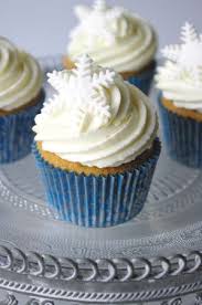 Ces Cupcakes Vanille Facon Flocons Sont Doux Et Plaisent Aux Petits Comme Aux Grands Avec Leur Glacage F Cupcake Facile Recette Glacage Cupcake Recette Cupcake