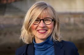 Iris Keller's Instagram, Twitter & Facebook