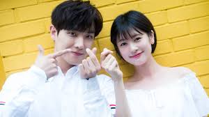 Byun han soo adalah ayah dan istrinya, na yeong shil adalah seorang ibu yang berdedikasi dan bertanggung jawab kepada tiga putrinya dan satu putra termasuk hye yeong, mi yeong, ra yeong. My Father Is Strange Staffel 1 Video On Demand Streaming