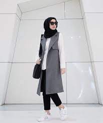 Dan sangat tidak mungkin jika kita tidak peduli penampilan, terkadang memang sedikit susah dalam memilih baju yang nyaman untuk tetap tampil stylish untuk kalian yang sering kebingunagn dalam memilih fashion baju saat weekend, sekarang aku recomended buat kalian sekaligus sedikit memberi. Ranihatta Model Pakaian Hijab Gaya Busana Kasual