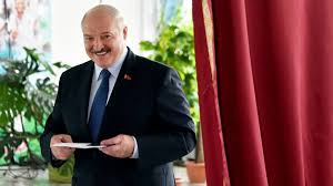 Tienduizenden betoogden in minsk en. Rellen Wit Rusland Na Uitroepen Loekasjenko Tot Winnaar Verkiezingen Nos