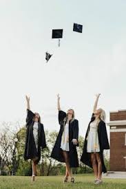 صور طلاب التخرج Graduation Picture Poses High School Graduation Pictures Graduation Photoshoot