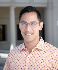 Raul Navarro's Instagram, Twitter & Facebook