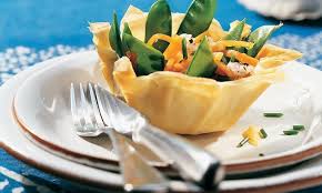 Kefensalat Im Strudelteig Korbchen Aus Dem Zweilagigen Strudelteig 12 Quadrate Von Ca 13 Cm Zuschneiden Zwischen Den Rezepte Strudelteig Lebensmittel Essen