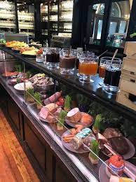 Feel completely at home in these charming and historic surroundings. Wurst Co Fruhstuck Am See Bild Von Seehaus Im Englischen Garten Munchen Tripadvisor