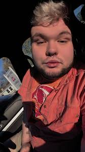 I thought I did an introduction but Hey Guys! Im Ali Im 25 from Indiana and  Im looking for genuine friends/ connections!☺️👋🏾