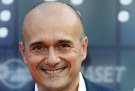 Alfonso signorini parla della sua vita privata, dal coming out ai genitori al compagno di cui fa nome e cognome: Alfonso Signorini Chi E Il Ex Misterioso Fidanzato Spiattellata Tutta La Verita Altranotizia It