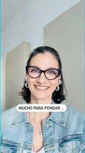 Esta es la historia de una estrella del fitness que empieza a ver amenazada  su popularidad por el paso de los años y se decide a tomar una “opción  prometedora” para contrarrestar el paso del tiempo., ...