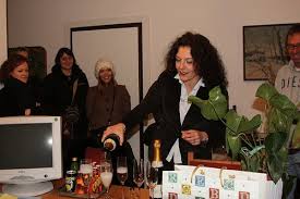 He has represented businessmen, professionals, and leaders. Unsere Inhaberin Dr Karin Simeoni Ubersetzungsburo Traduc Bozen Sudtirol