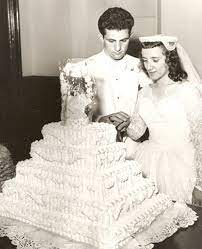 All cake designs can be sized accordingly. 6 Retro Wedding Cakes That Cut It