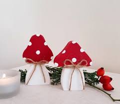 2 Kleine Pilze Aus Holz Mdf Fliegenpilz Zur Deko Herbstdekoration Winterdekoration Adventsdeko Crafts Reclaimed Wood Projects Decorative Items